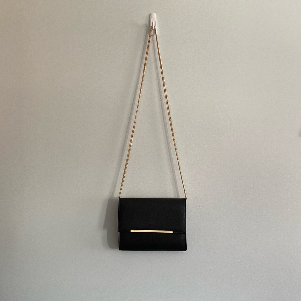 Forever21 vegan leather shoulder chain purse